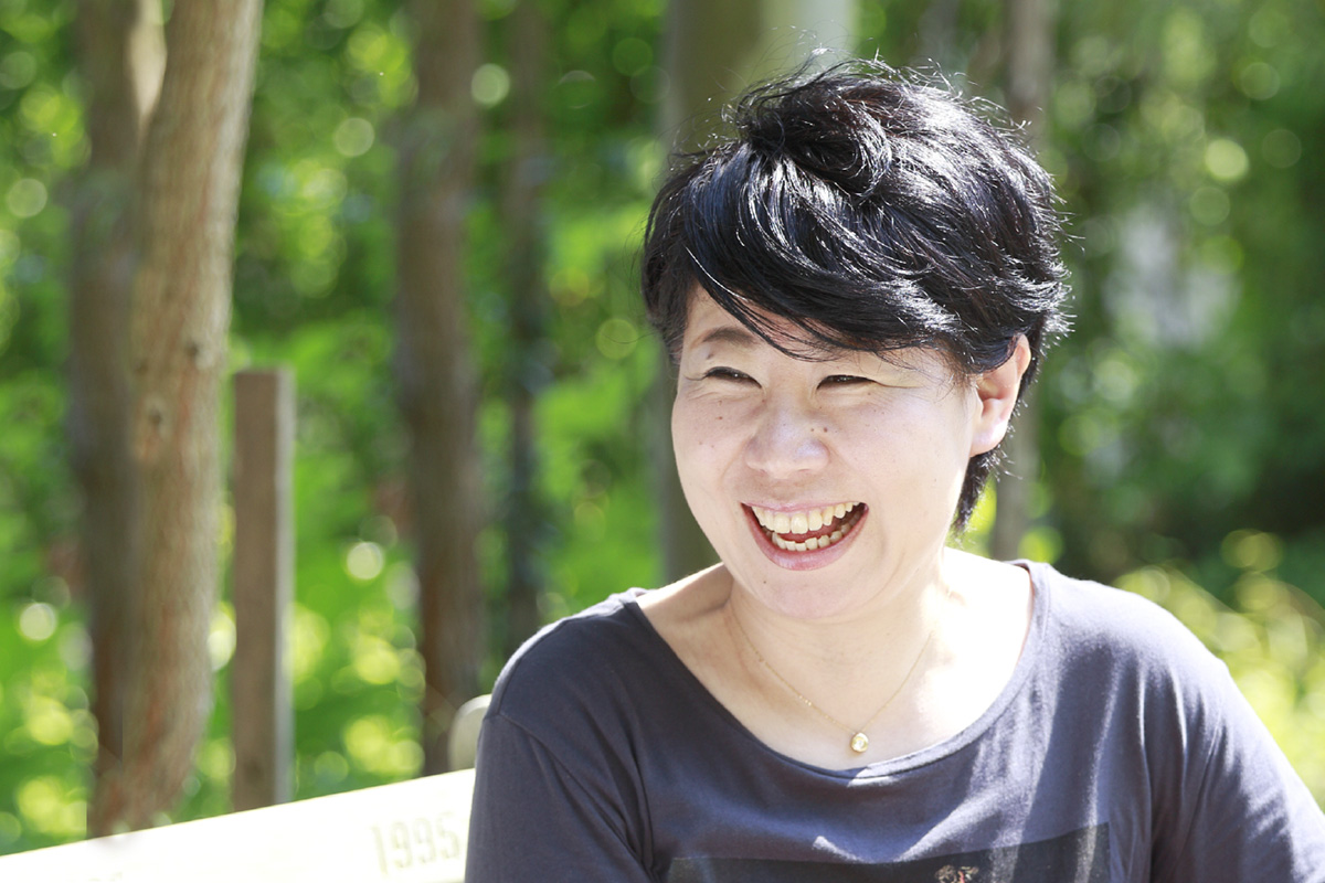 頑丈で優しくて心地いい スーパー木材、ユーカリの魅力にふれる 倉田明紀さん